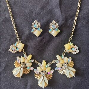 Opalescent rhinestone necklace set